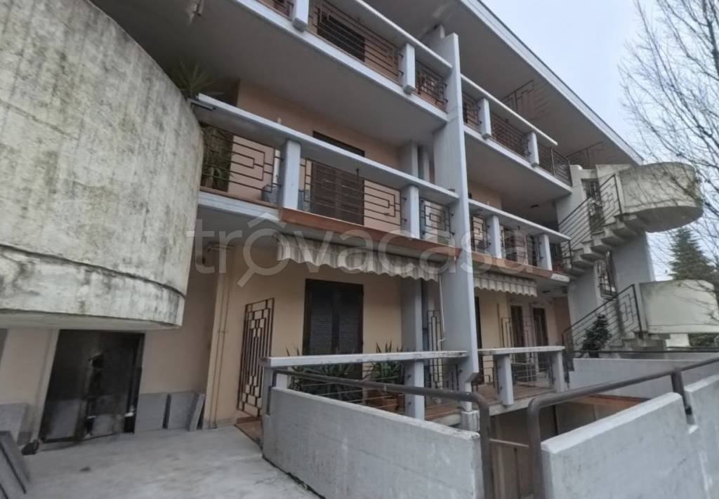 appartamento in vendita a Desenzano del Garda in zona Rivoltella