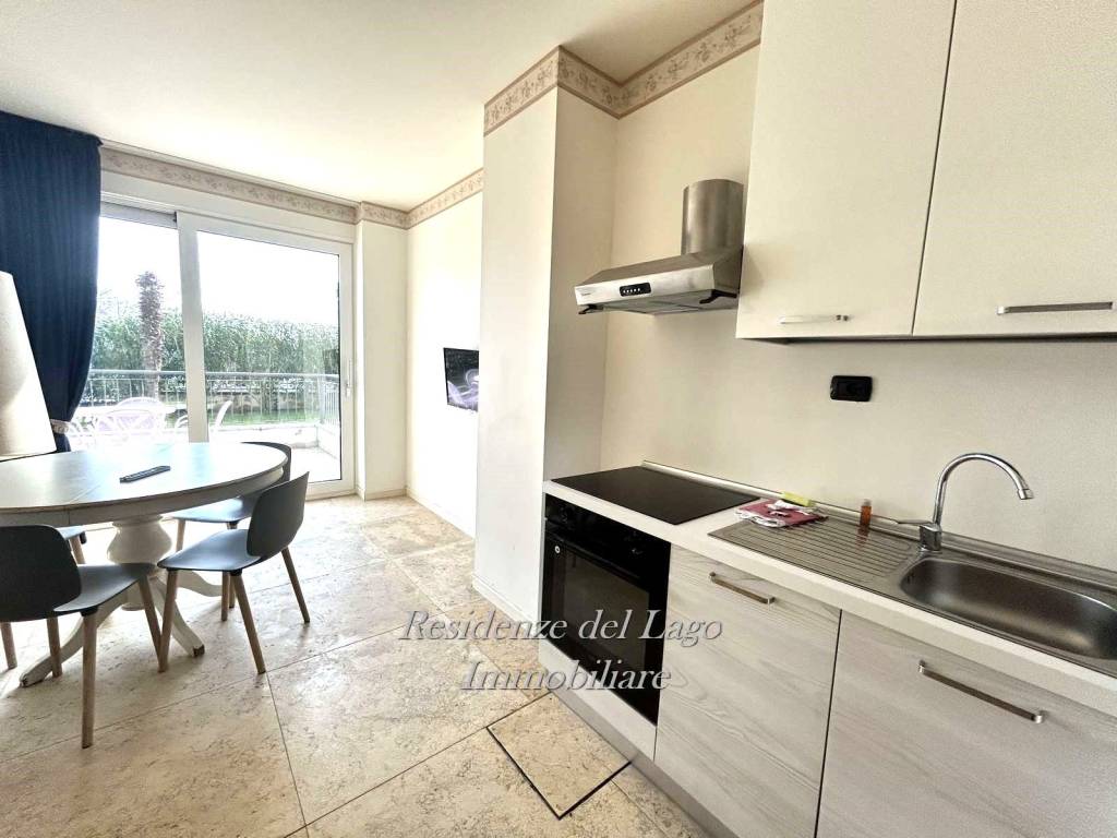 appartamento in vendita a Desenzano del Garda in zona Rivoltella