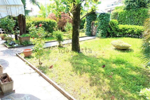 casa indipendente in vendita a Desenzano del Garda
