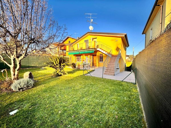 casa indipendente in vendita a Desenzano del Garda in zona Rivoltella