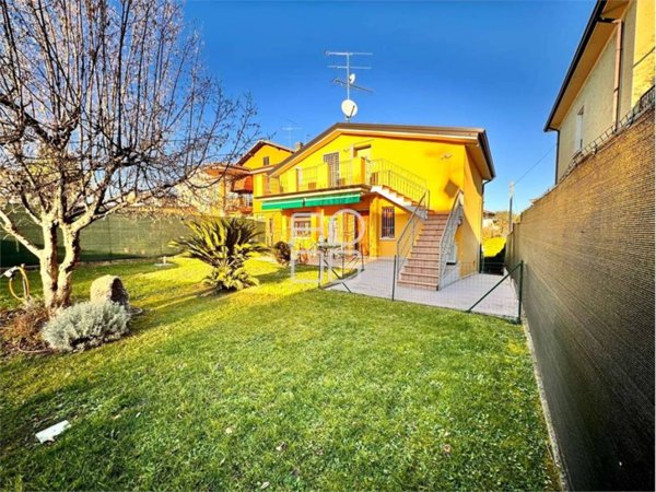casa indipendente in vendita a Desenzano del Garda in zona Rivoltella