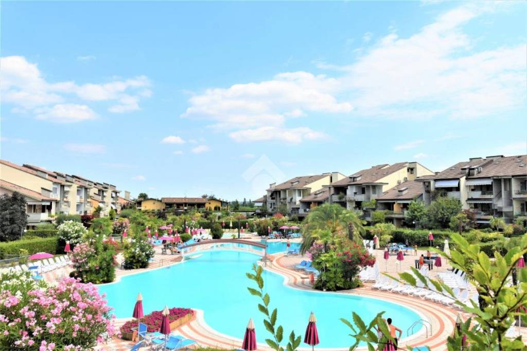 appartamento in vendita a Desenzano del Garda in zona Rivoltella