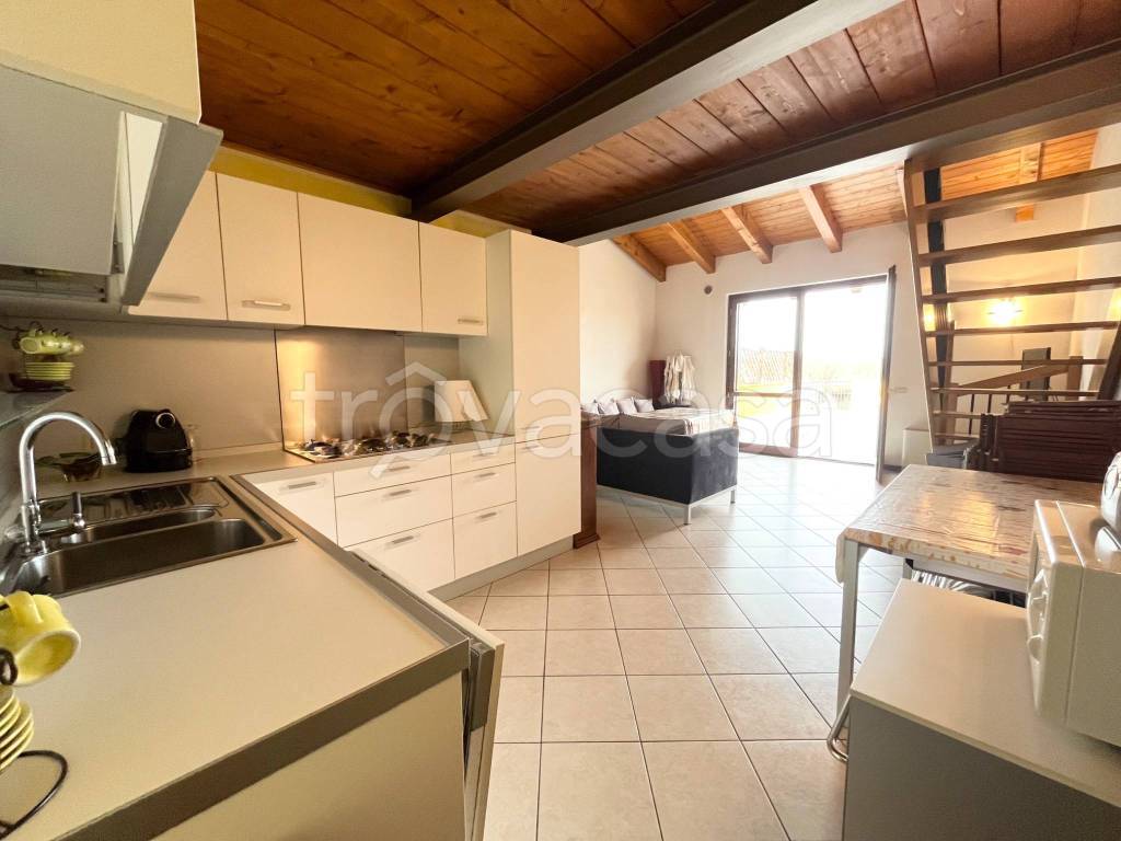 appartamento in vendita a Desenzano del Garda in zona Rivoltella