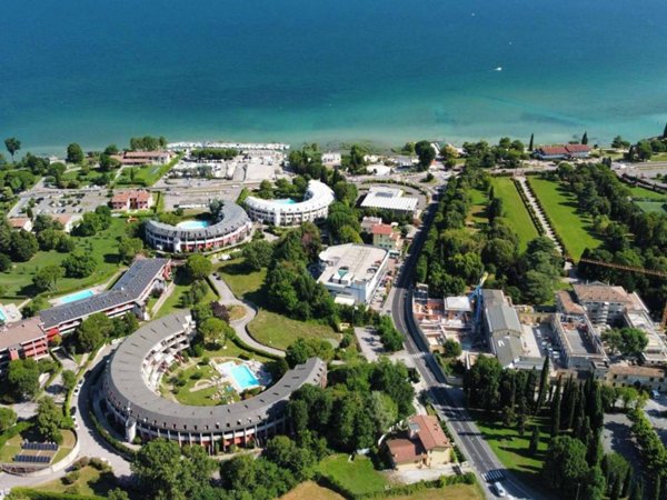 appartamento in vendita a Desenzano del Garda in zona Rivoltella