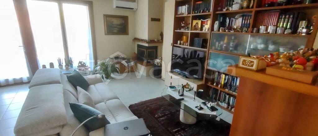 casa indipendente in vendita a Desenzano del Garda