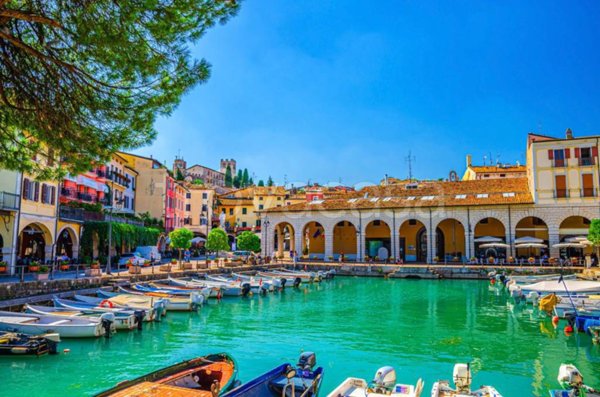 casa indipendente in vendita a Desenzano del Garda