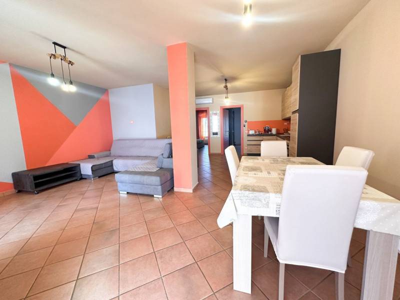 appartamento in vendita a Desenzano del Garda in zona Vaccarolo