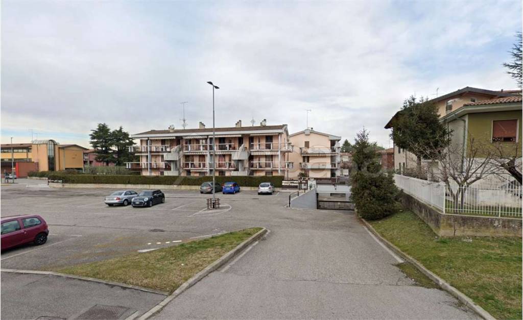 appartamento in vendita a Desenzano del Garda in zona Rivoltella