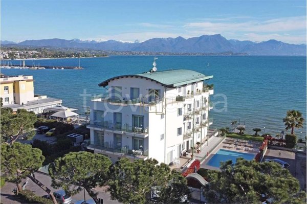 appartamento in vendita a Desenzano del Garda in zona Rivoltella