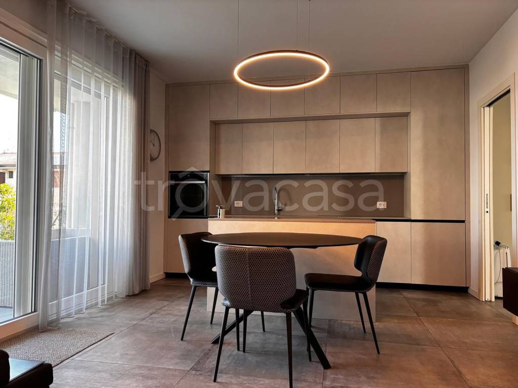 appartamento in vendita a Desenzano del Garda in zona Rivoltella