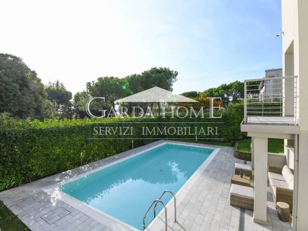 casa indipendente in vendita a Desenzano del Garda