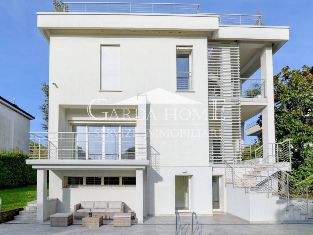 casa indipendente in vendita a Desenzano del Garda