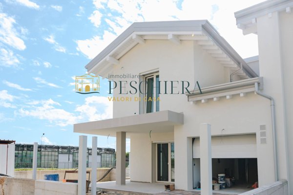 appartamento in vendita a Desenzano del Garda in zona Rivoltella