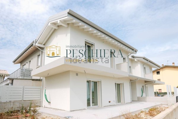 appartamento in vendita a Desenzano del Garda in zona Rivoltella