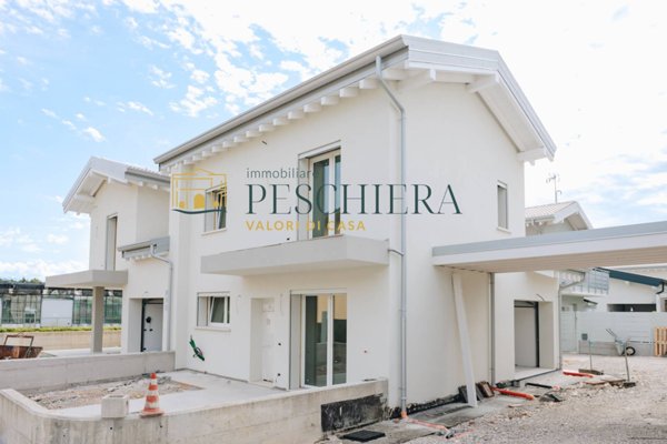 appartamento in vendita a Desenzano del Garda in zona Rivoltella