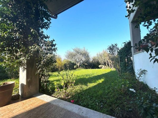 appartamento in vendita a Desenzano del Garda in zona Rivoltella