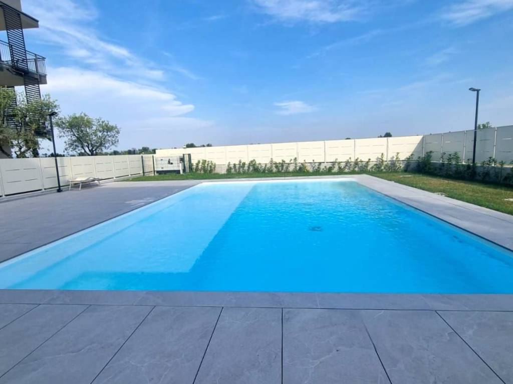 appartamento in vendita a Desenzano del Garda in zona Rivoltella