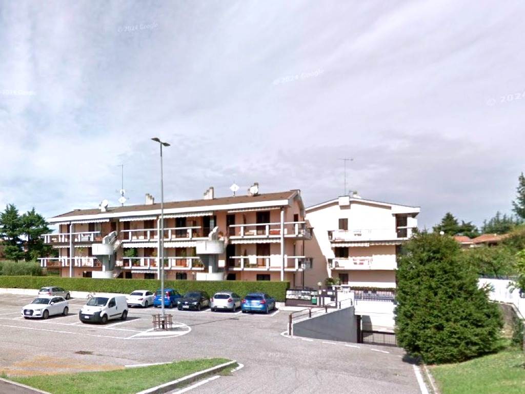 appartamento in vendita a Desenzano del Garda in zona Rivoltella