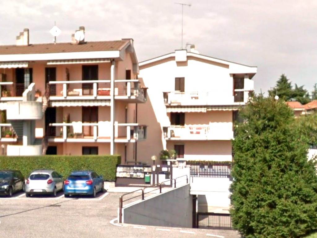 appartamento in vendita a Desenzano del Garda in zona Rivoltella
