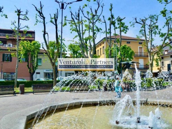 casa indipendente in vendita a Desenzano del Garda