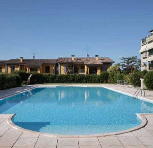 appartamento in vendita a Desenzano del Garda in zona Rivoltella