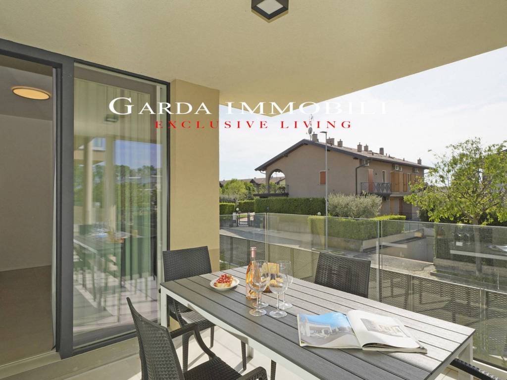 appartamento in vendita a Desenzano del Garda in zona Rivoltella