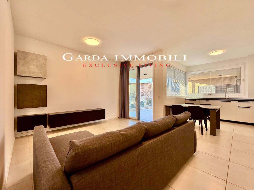 appartamento in vendita a Desenzano del Garda in zona Rivoltella