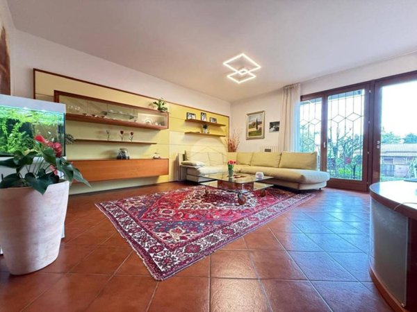 casa indipendente in vendita a Desenzano del Garda