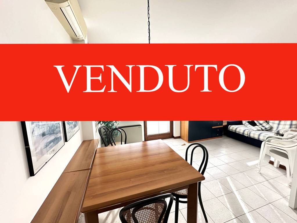 appartamento in vendita a Desenzano del Garda in zona Rivoltella