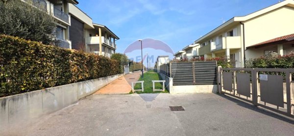 appartamento in vendita a Desenzano del Garda in zona Rivoltella