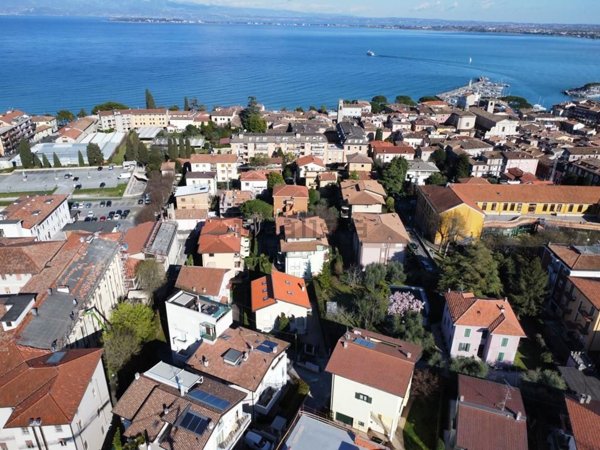 casa indipendente in vendita a Desenzano del Garda