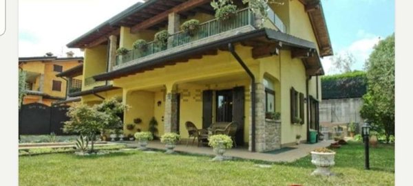 casa indipendente in vendita a Desenzano del Garda