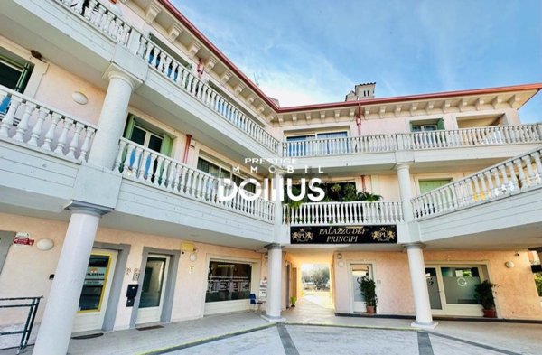 casa indipendente in vendita a Desenzano del Garda in zona Rivoltella