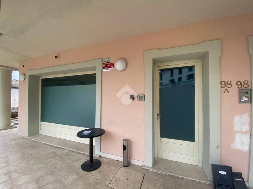 appartamento in vendita a Desenzano del Garda in zona Rivoltella