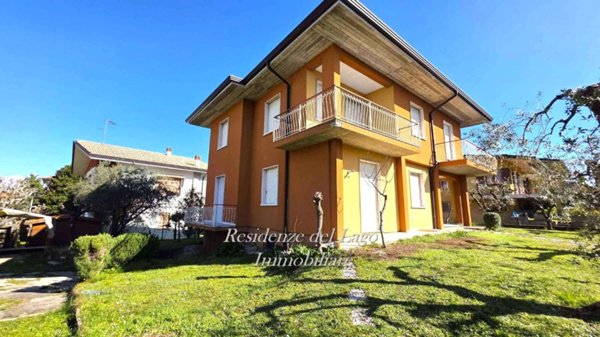 casa indipendente in vendita a Desenzano del Garda in zona Rivoltella