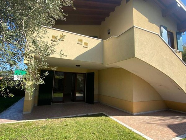 casa indipendente in vendita a Desenzano del Garda