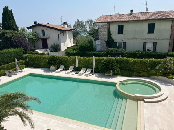 casa indipendente in vendita a Desenzano del Garda