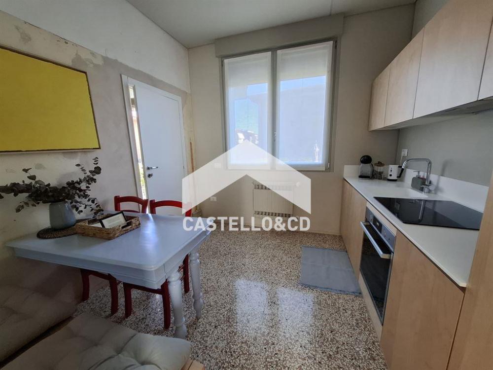 appartamento in vendita a Desenzano del Garda in zona Rivoltella