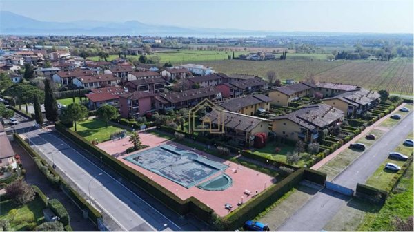 appartamento in vendita a Desenzano del Garda in zona Rivoltella