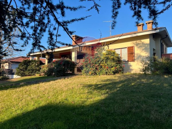 casa indipendente in vendita a Desenzano del Garda