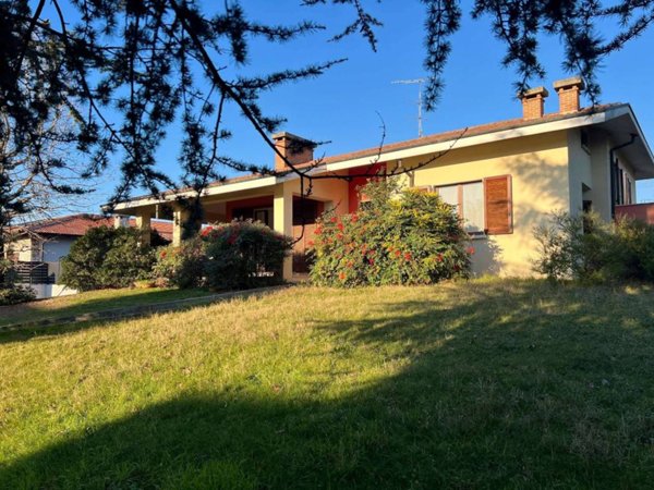 casa indipendente in vendita a Desenzano del Garda