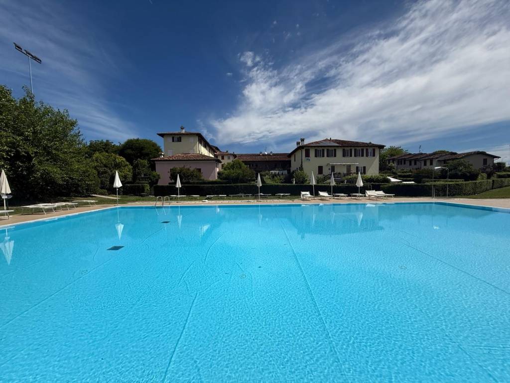 appartamento in vendita a Desenzano del Garda in zona Vaccarolo