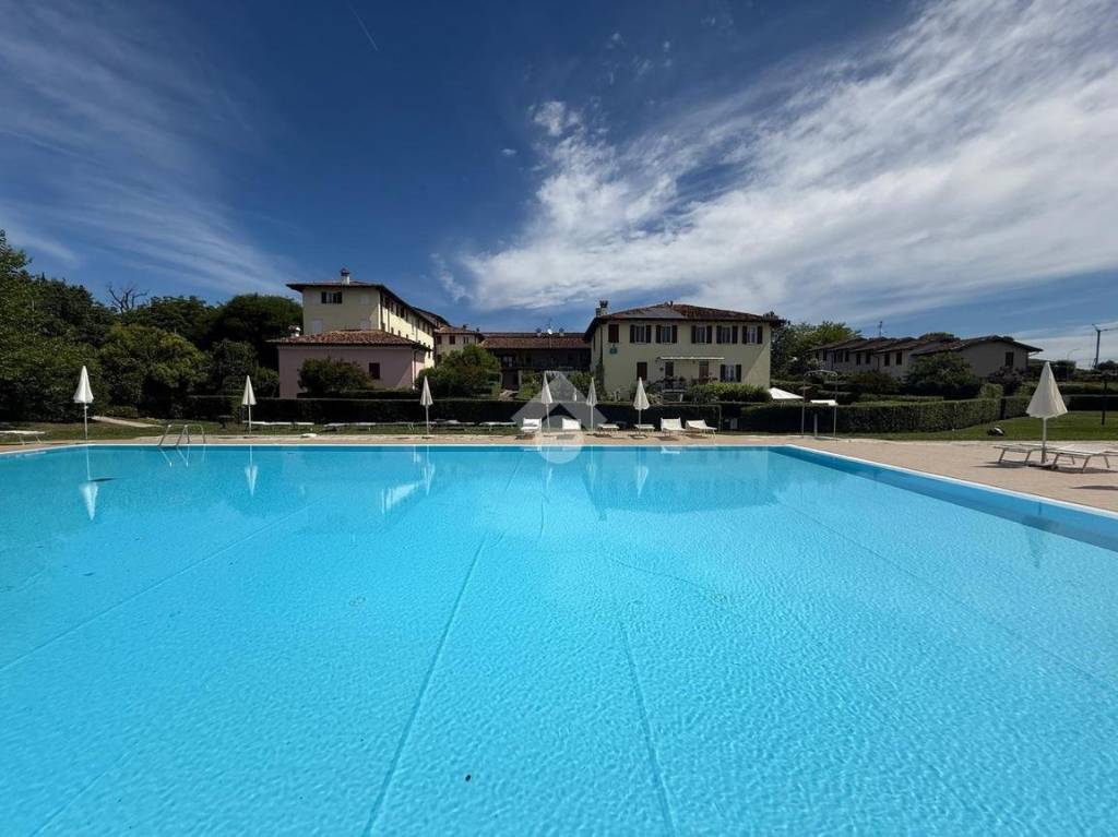 appartamento in vendita a Desenzano del Garda in zona Vaccarolo