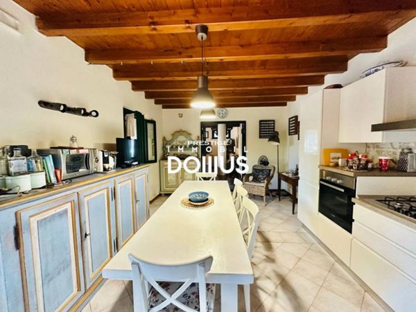 casa indipendente in vendita a Desenzano del Garda in zona Rivoltella