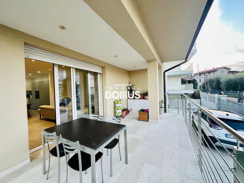 casa indipendente in vendita a Desenzano del Garda in zona Rivoltella