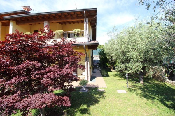 casa indipendente in vendita a Desenzano del Garda