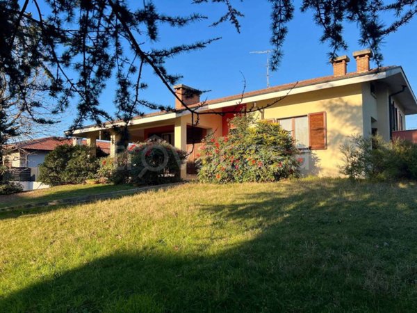 casa indipendente in vendita a Desenzano del Garda