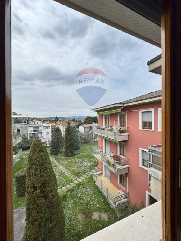 appartamento in vendita a Desenzano del Garda in zona Rivoltella