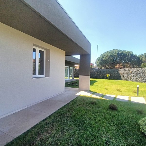 casa indipendente in vendita a Desenzano del Garda in zona San Pietro