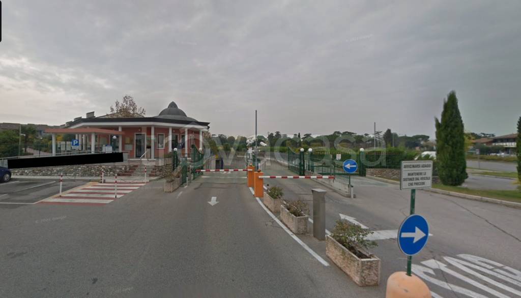 casa indipendente in vendita a Desenzano del Garda in zona Rivoltella